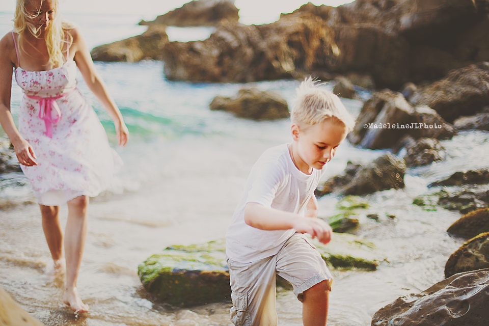 Extended family beach session Corona del Mar beach. Orange County family photographer Beach session. Orange County, los angeles, san diego, inland empire family children kids couples senior photographer